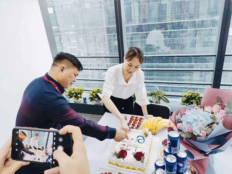 1605002720583528.jpg 切蛋糕.jpg